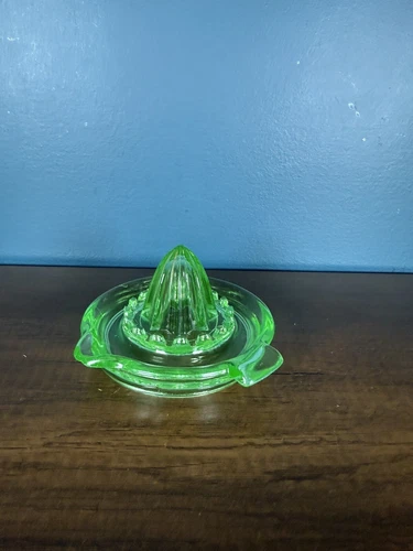 Vintage Depression Glass Green Uranium Vaseline Juicer Reamer 5.5"