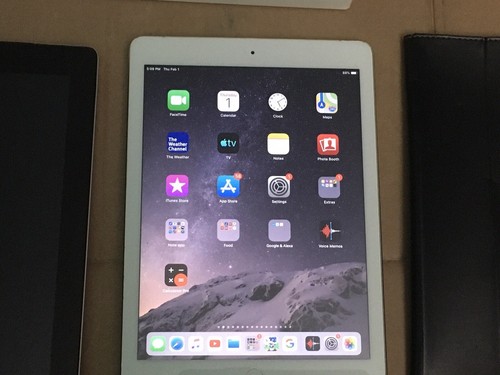 3 Apple iPads, IPad Air 128GB, IPad 1st Gen 32gb And 2nd Gen 64g - Afbeelding 19 van 22