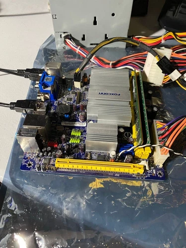 Foxconn AHD1S-K AMD E-350 APU (1.6GHz, Dual-Core) Mini ITX Motherboard / CPU Com
