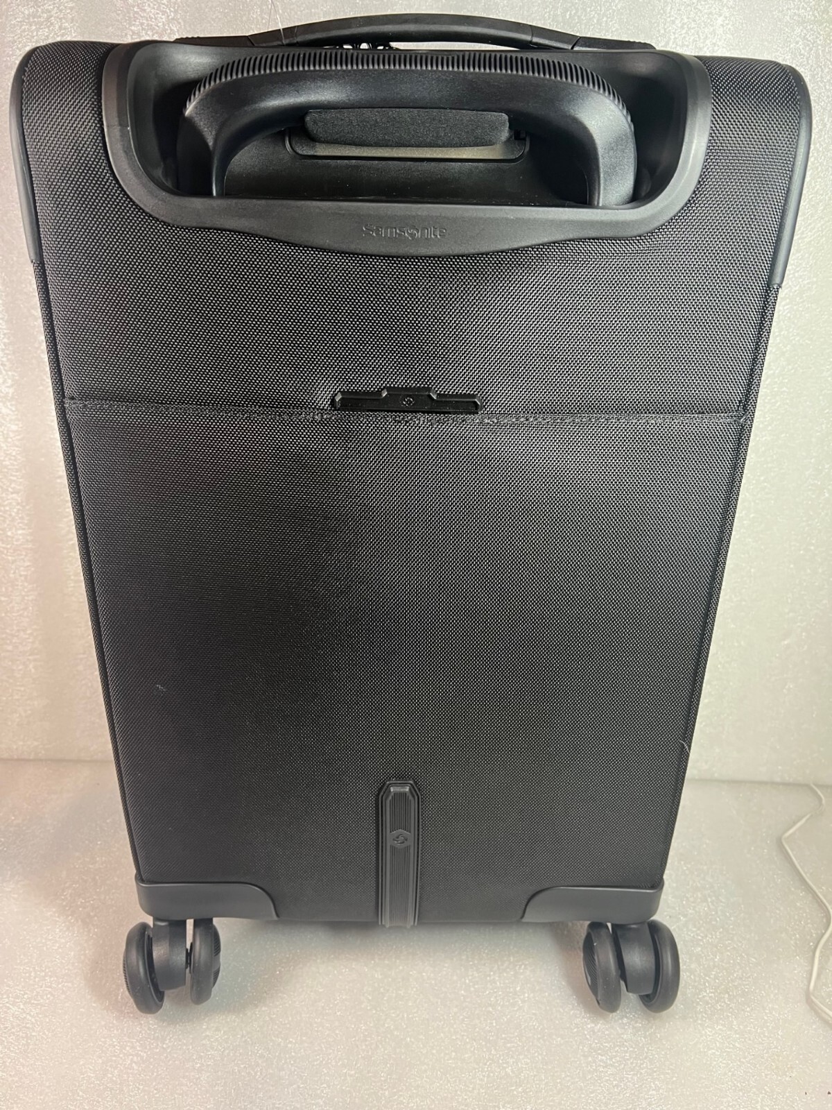 Samsonite Pivot Business CarryOn Luggage with Spinner Wheels 22"x14"x