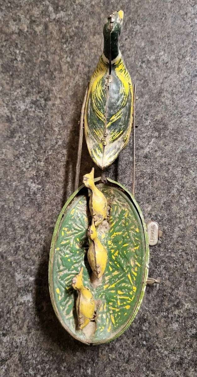 Scarce 1903 Lehmann Tin Wind-up Quack Quack Paak Paak Duck Family