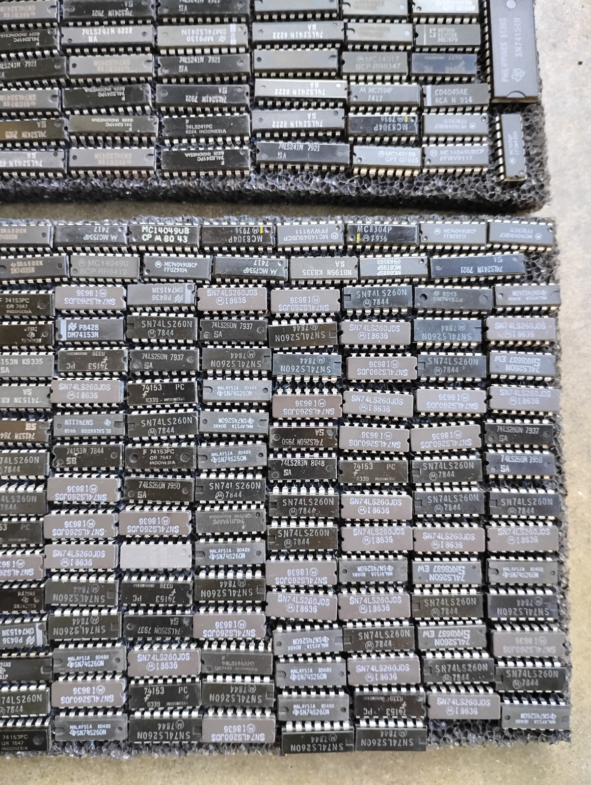 Lot of Computer Processor IC Chips ALL NEW OLD STOCK NEW UNUSED Untested #210