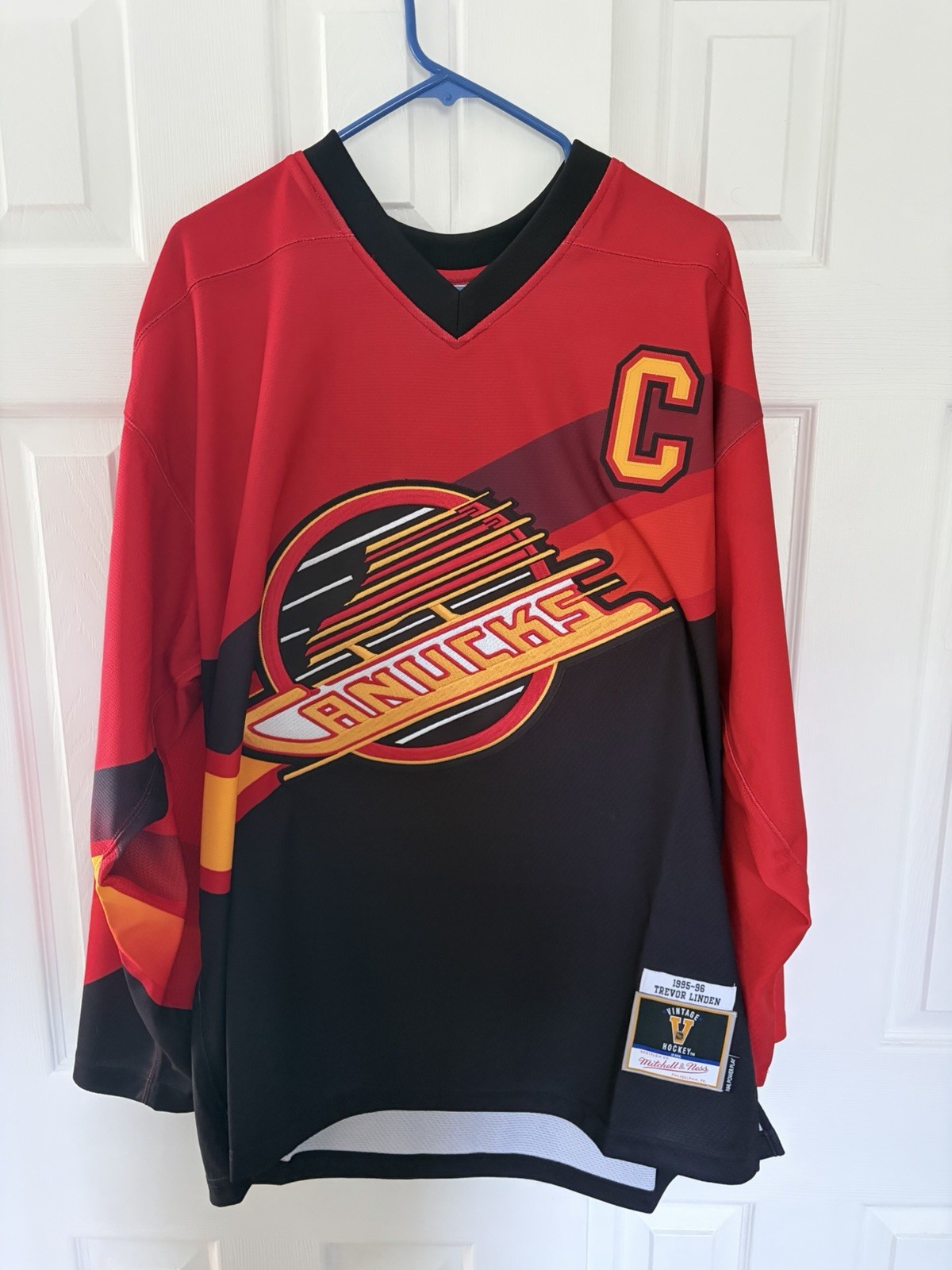 1995/96 Trevor Linden Vancouver Canucks sewn Jersey XL NWT Mitchell Ness