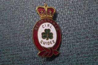 VINTAGE GIRL GUIDE ENAMEL PIN BADGE BE PREPARED (B52)