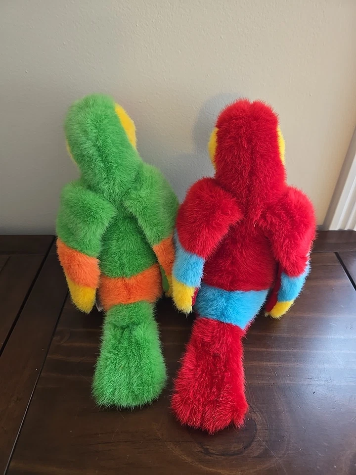 1988 Vintage GUND Gabby Parrots Red Green Plush Stuffed Animal 9" Birds  - Image 3 of 4