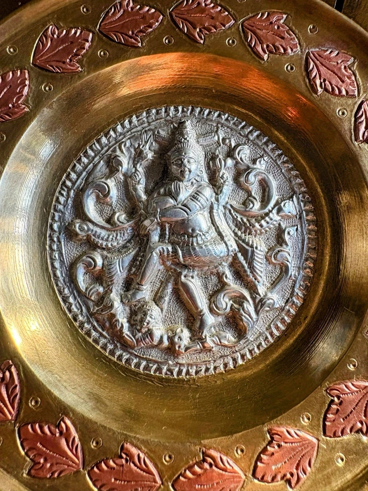 "Antigua bandeja de pasadores hindúes indios de cobre, latón, metal plateado de 4,25"" de diámetro" Foto 2 de 4