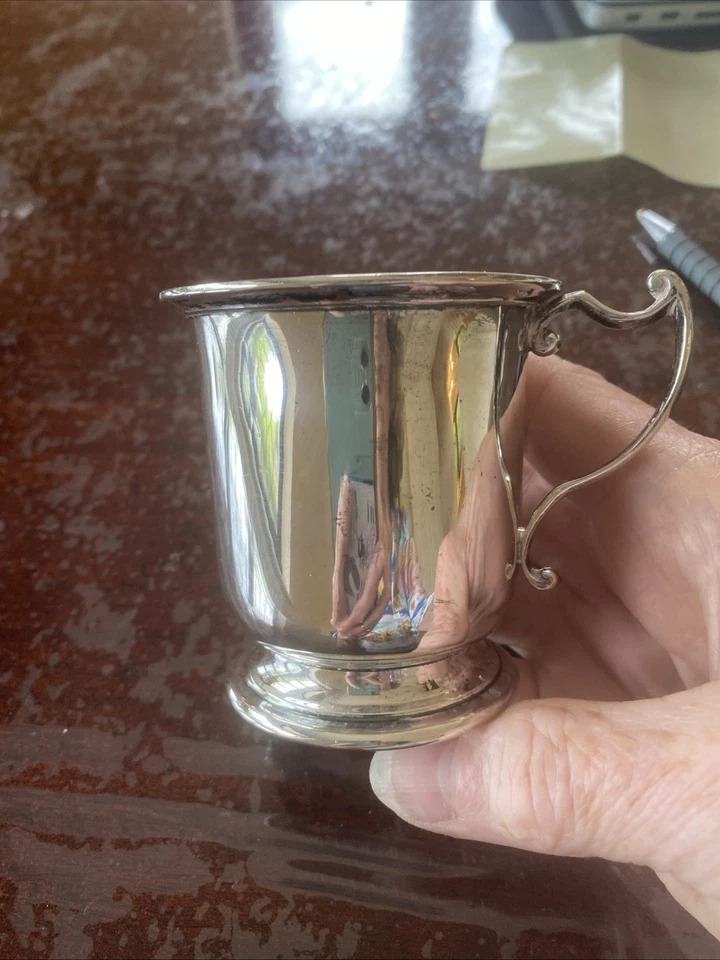 Маленькая викторианская кружка из чистого серебра London 1896 идеальное состояние товара - Изображение 2 из 4