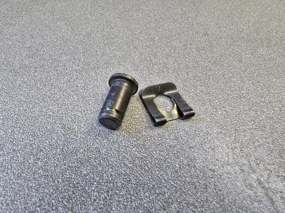 BONITO USADO ORIGINAL PORSCHE 911 930 CILINDRO MAESTRO DE FRENO PARA PIVOTAR PALANCA PIN NLA Foto 2 de 4