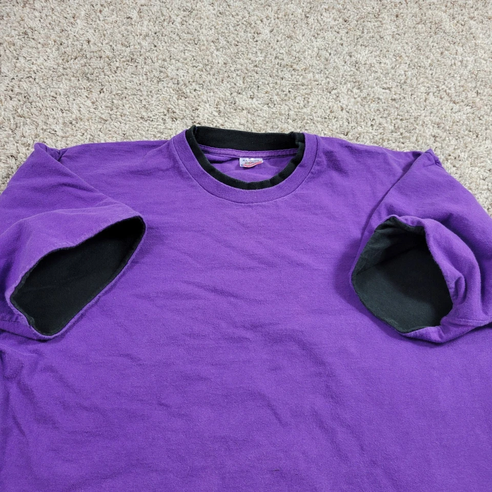 Винтажная футболка Fruit of The Loom размер XL фиолетовая черная с двойным воротником/рукавом сделано в США - Изображение 3 из 4