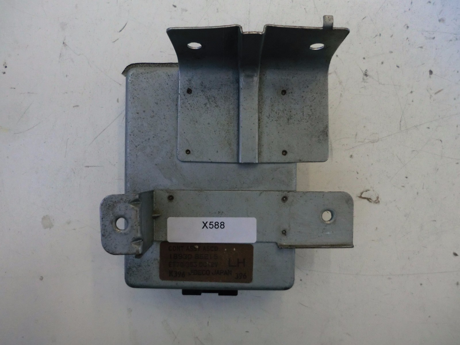 18930 85E15  NISSAN OEM CRUISE CONTROL MODULE UNIT