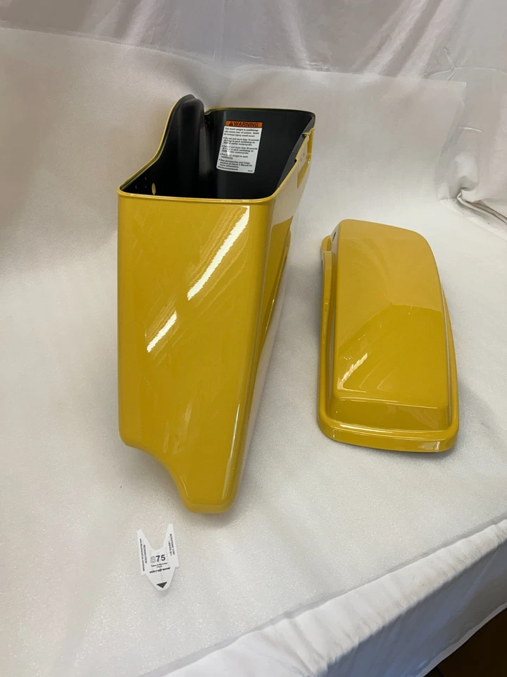 INDUSTRIAL YELLOW 2023 Touring Ultra Road King RIGHT SADDLEBAG COVER & LATCH B3 - Image 3 of 4