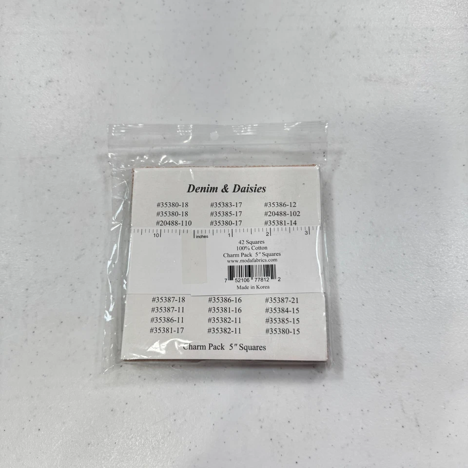 moda pre cut quilting fabric red denim daisies cotton 5" squares - Image 3 of 4