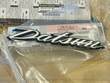 New Datsun 240z Rear Deck Lid Hatch Emblem Script Badge Original 90806-e4601 Nos