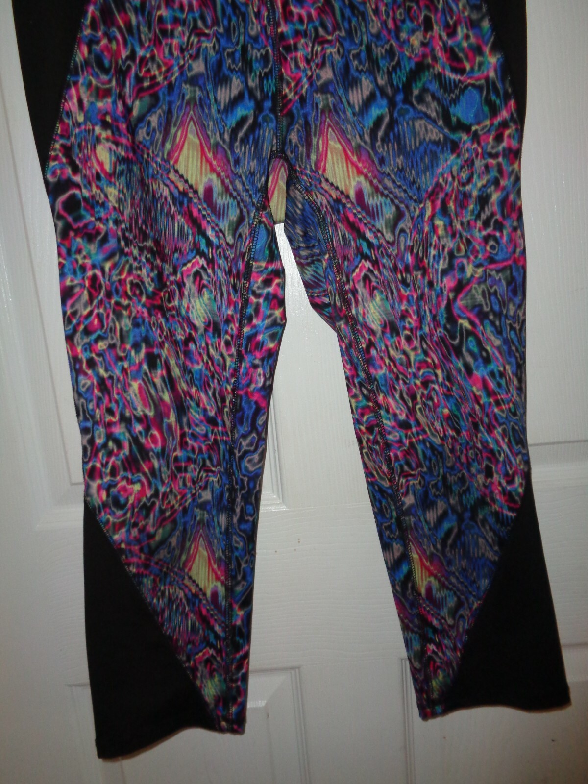 RBX Cropped Capri Leggings Women’s Medium M  Multi Color Print