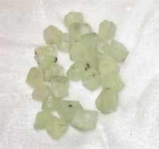 1 Prehnit - Kristalle - Rohsteine - gebohrt