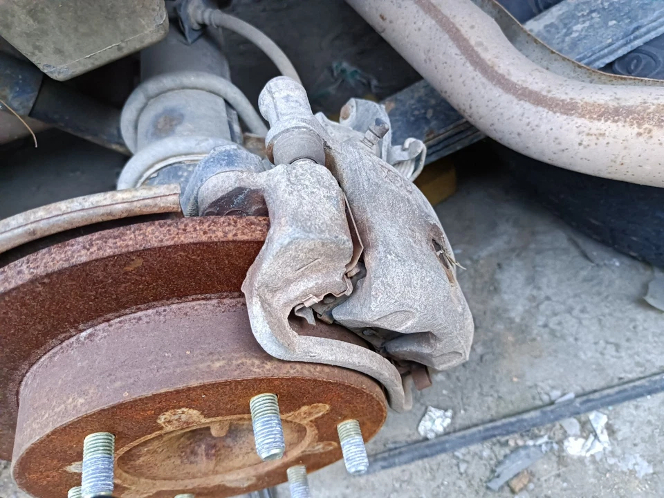 1989 五十铃 Amigo 左后制动卡钳 原始设备制造商 二手 — 第 2/4 张图片