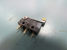 Omron Electronic Components  SSG-01L2P Qty of 12 per Lot SWITCH Switch roller le