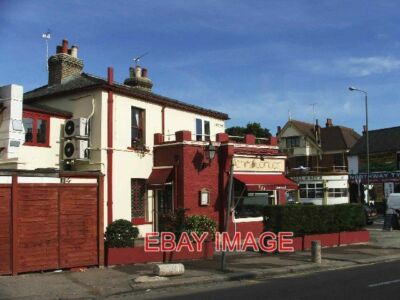PHOTO  RESTAURANT ON CORNER OF HENRY ROAD AND EAST  BARNET ROAD CHEZ TONTON REST