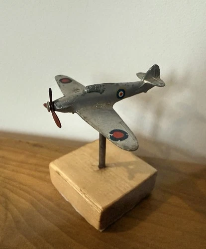 Vintage Dinky Die-cast Hawker Hurricane Aircraft Desk Model Aeroplane on Stand