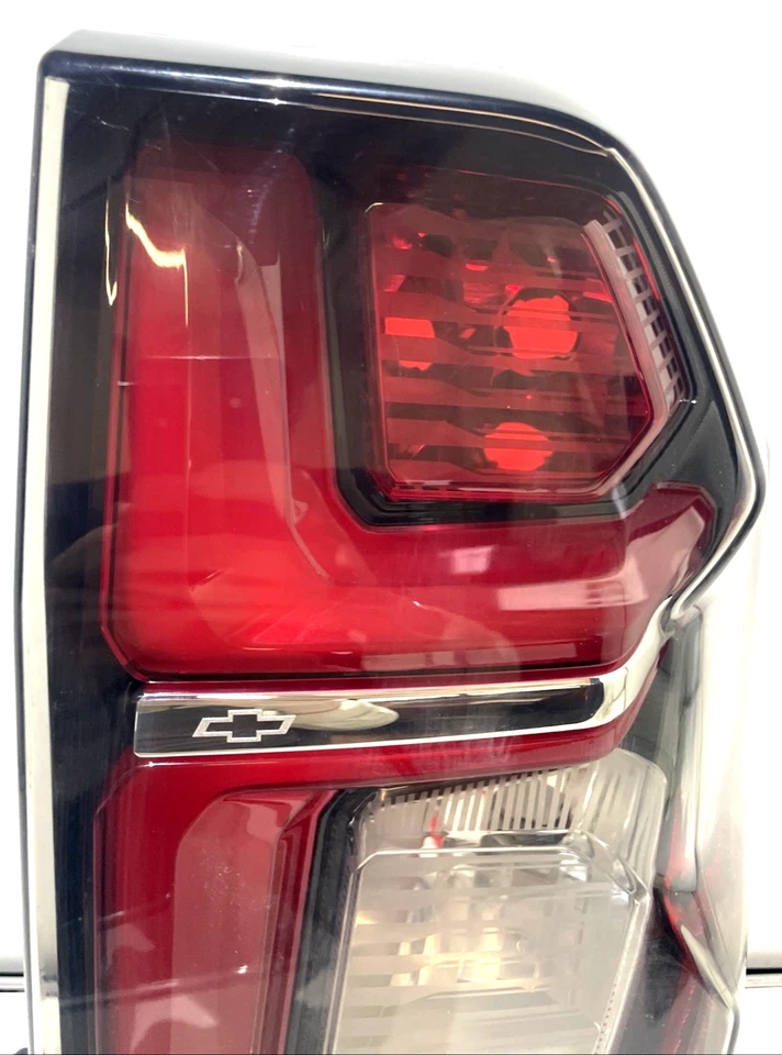 2021 - 2024 Chevrolet Suburban Tahoe Halogen Tail Light Passenger Right OEM 2162 - Image 2 of 4