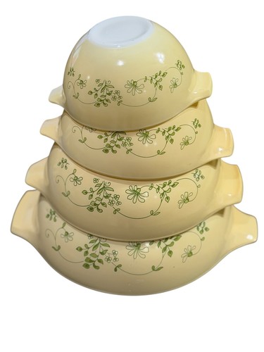 VTG Pyrex Shenandoah  Cinderella yellow, green floral mixing bowl set of 4 READ
