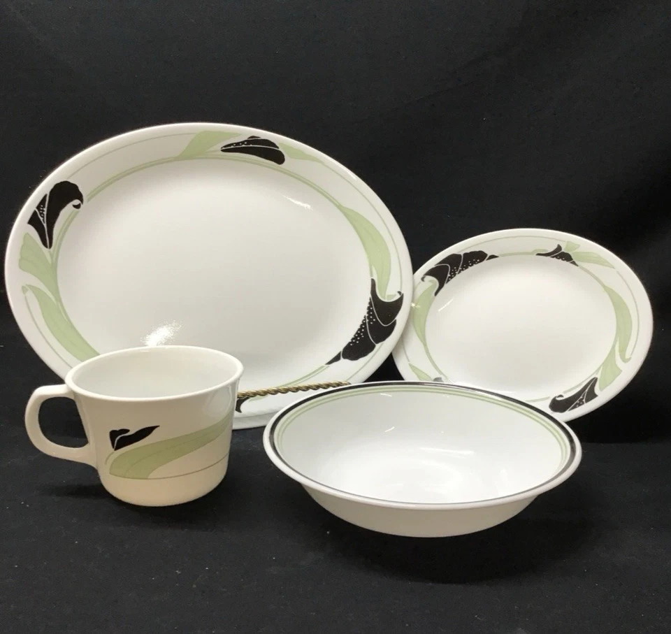 Vajilla Corelle vintage. Patrón “Orquídea Negra”. Juego de 16 piezas. Excelente estado. Foto 3 de 4