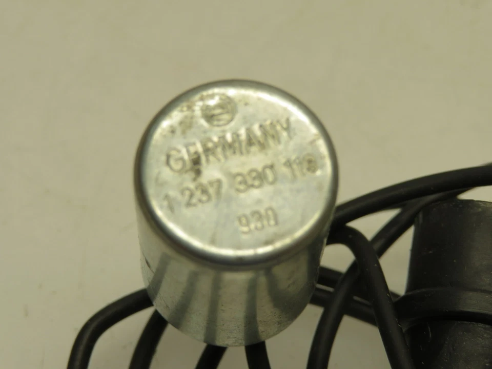 Ignition Condenser Fits Saab 95 96 & Sonett V4 1967-1971 Bosch  1.237.330.113 Foto 2 de 4