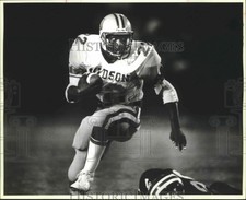 1986 Press Photo Judson High football player Chris Samuels takes on Churchill