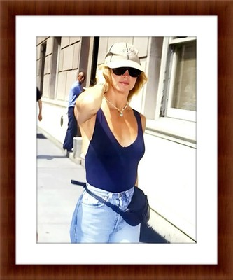 Goldie Hawn 8.5 x 11 Candid Color Unframed Photograph Collectable Art Print