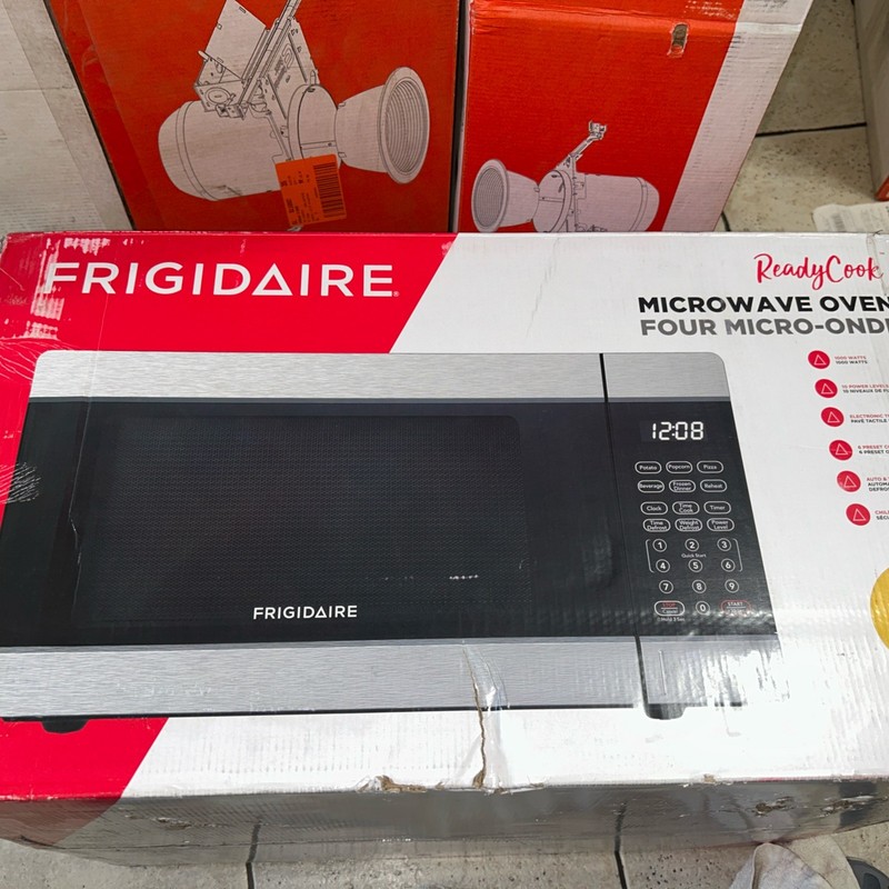 Frigidaire 1.1 cu. ft. Stainless Steel 1000W Microwave Oven with 10 Power Levels