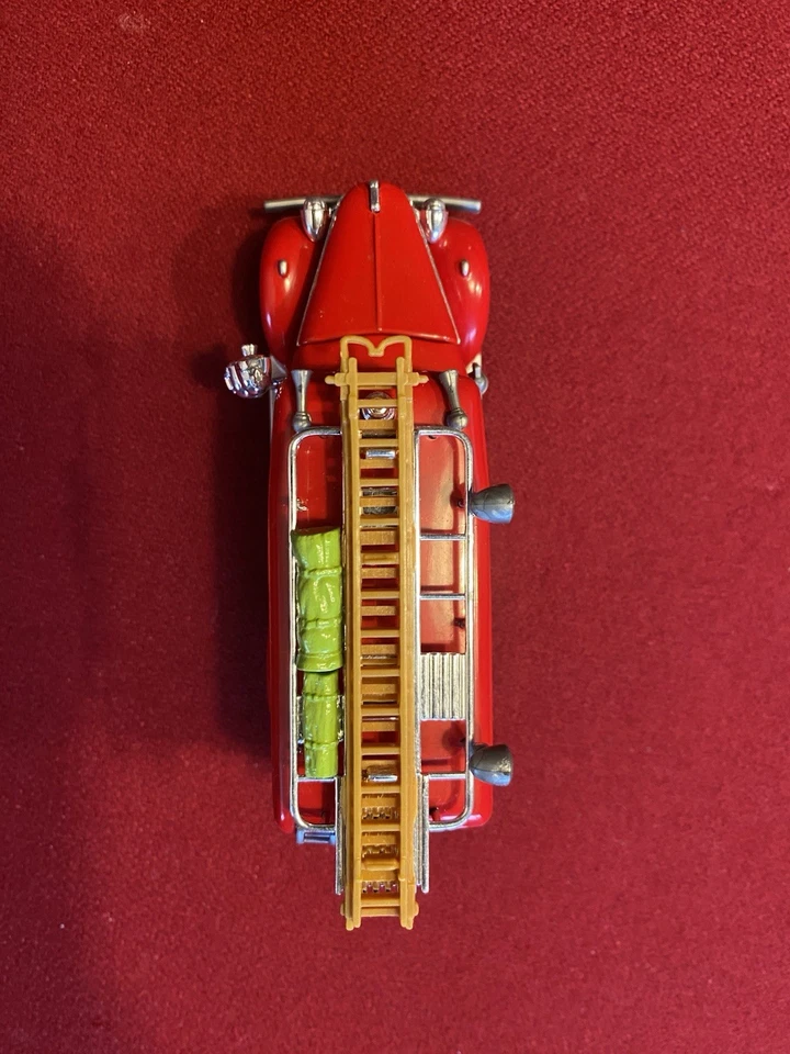 Matchbox Models Of Yesteryear Fire Truck-1937 GMC Van-Great Condition! - Image 3 of 4