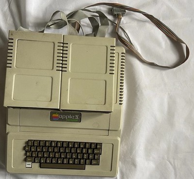 Apple II Europlus Computer + 2 Diskettenlaufwerke ungetestet verkauft wie gesehen Vintage