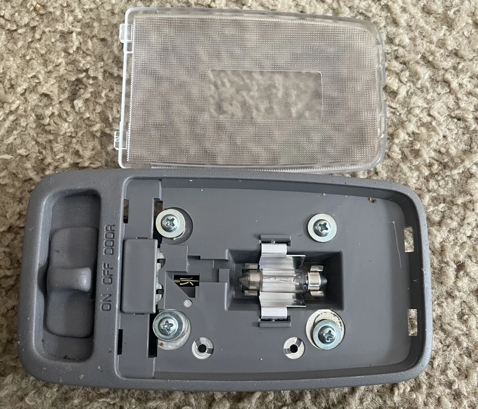 Conjunto de luces domo trasero gris Toyota Avalon 2000-2004 bonito limpio Foto 2 de 4