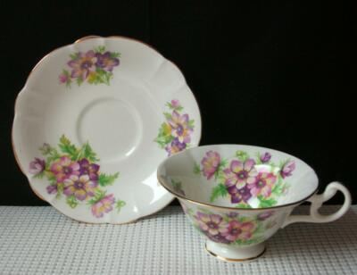 　Bone China Coalport Bone China Chintz Rose Thimble in Original Box. For Sale