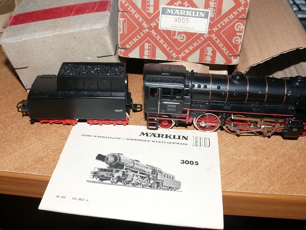 Märklin 3005 , Dampflok der DB , BR 23, neu ,Ovp , 1957,breite Vorentkupplung