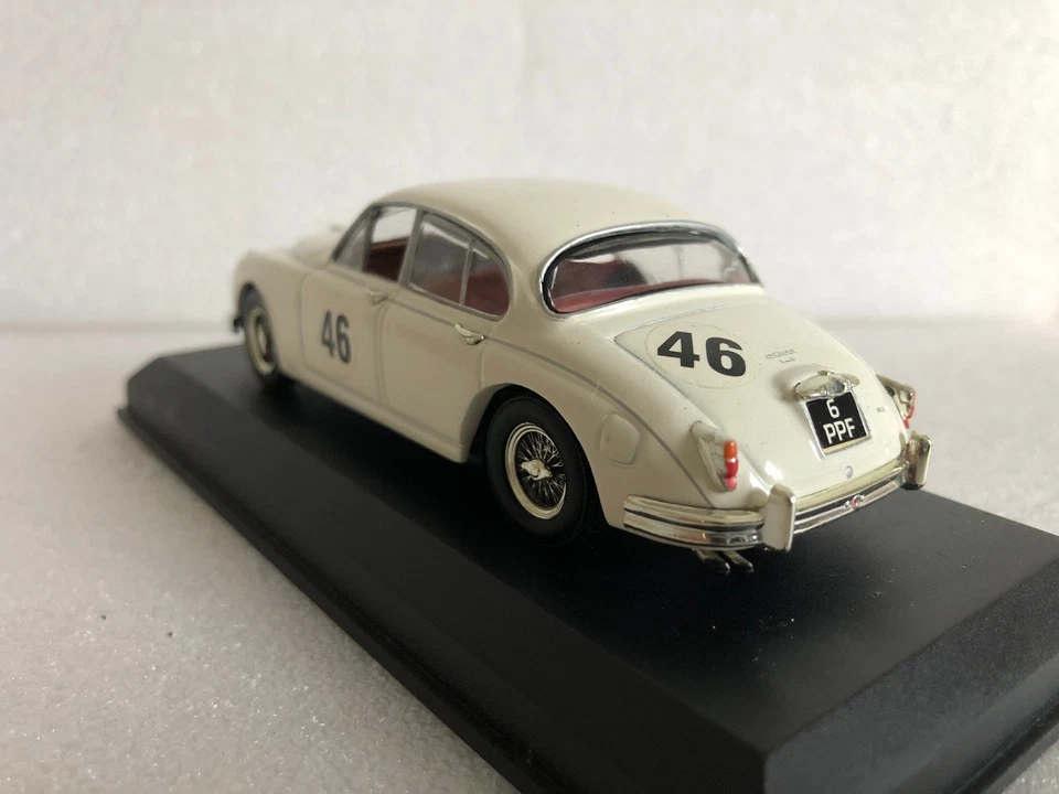 JAGUAR MKII 3.8L BSCC Silverstone 1960 Salvadori (V13) VITESSE 1/43 - Photo 3/4