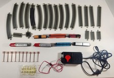 LOT OF N SCALE BACHMANN SANTA FE 215 LOCOMOTIVE TRAIN AND ACCESSORIES