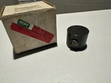 RCBS UPM Large Metering Cylinder w/ Stem - No Bolt - used