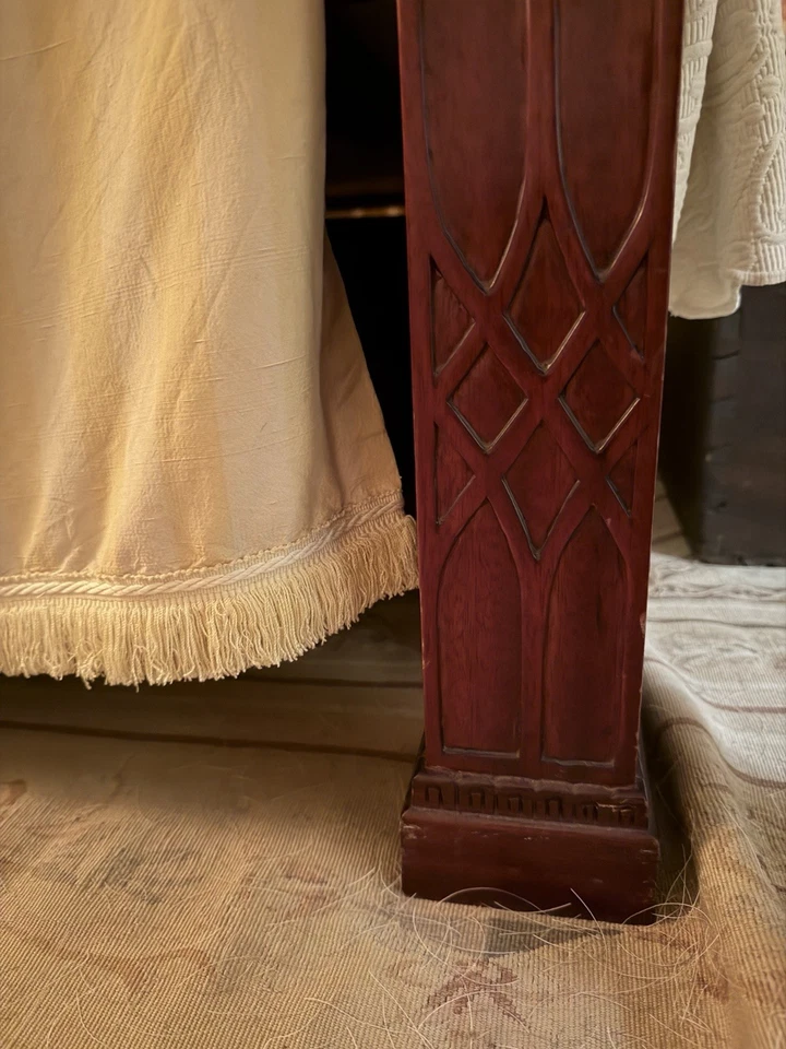 20th Century Queen Size Four Poster Canopy Bed in excellent vintage condition.   - Image 3 of 4