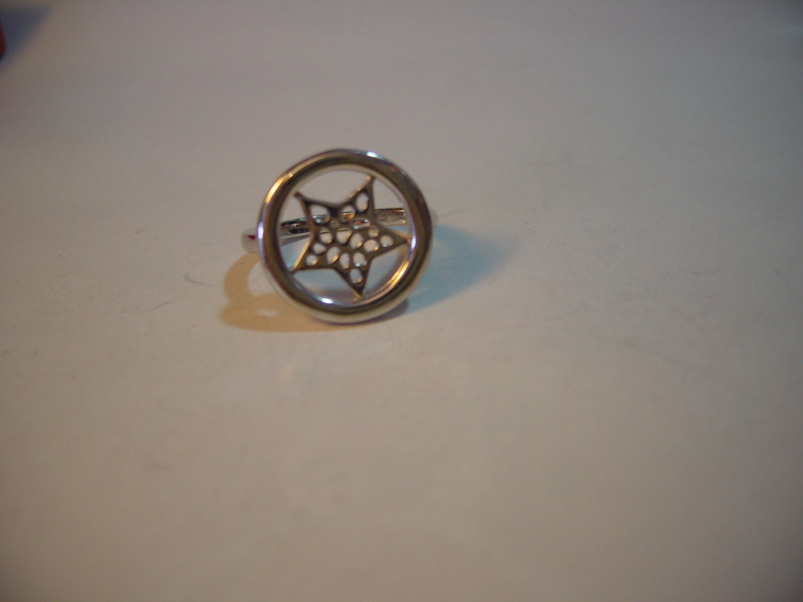 Vintage Solid Silver Star Circle Band Ring – Unus… - image 5