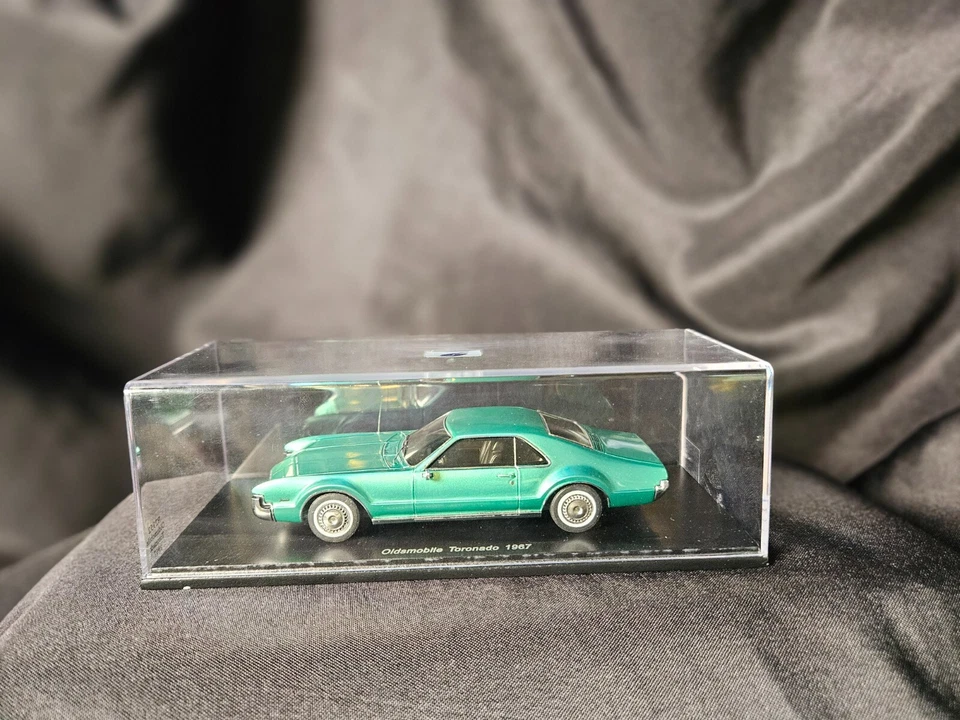 Spark Models 1967 Oldsmobile Toronado escala 1:43 Inv. #4158 Foto 3 de 4