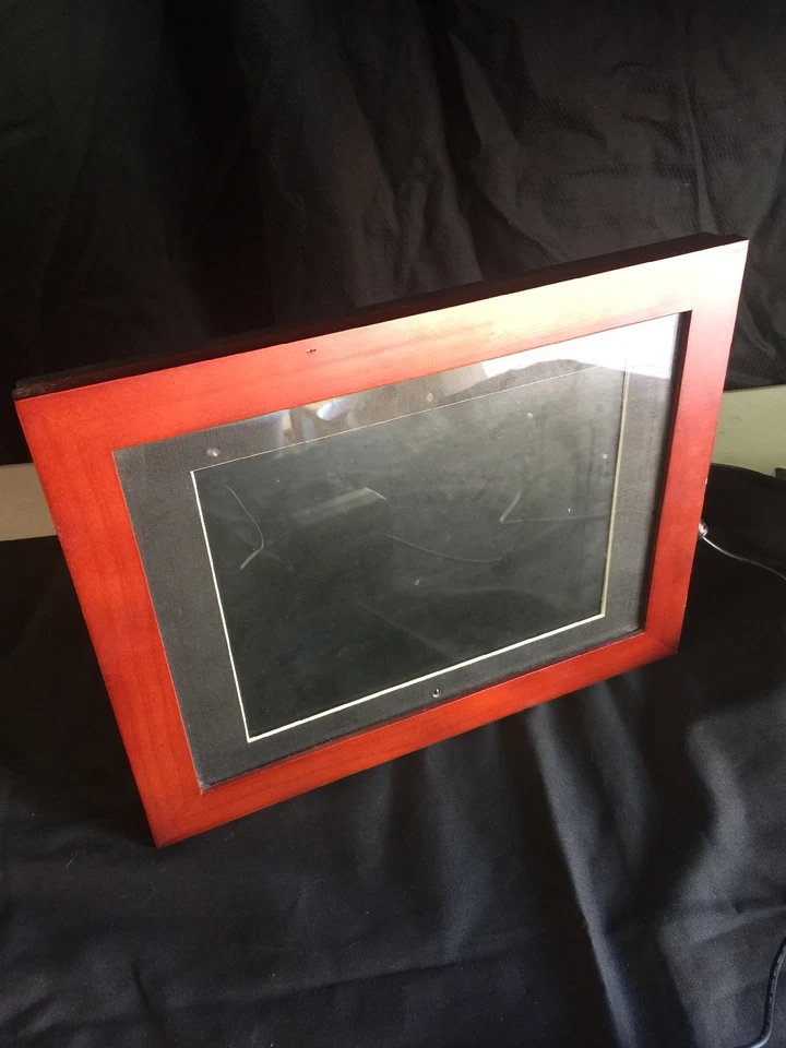 Digital picture frame UBS drive to play your pictures - Image 2 of 4