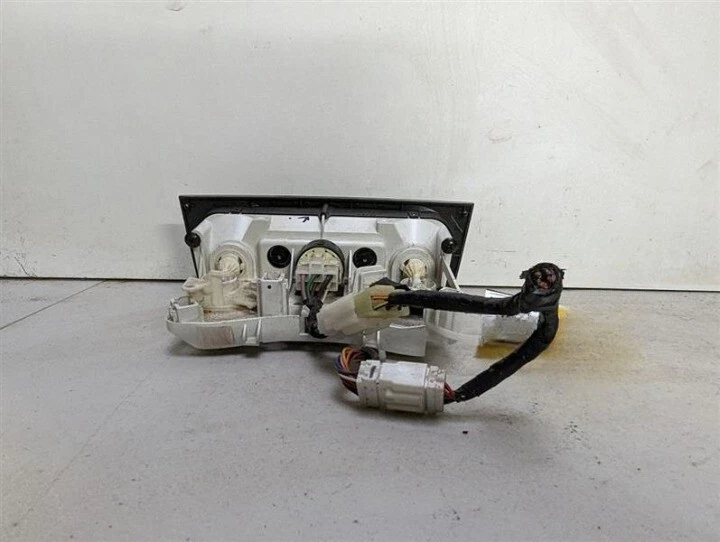 2003 - 2008 斯巴鲁森林人交流加热器温度手动气候控制原始设备制造商 — 第 3/4 张图片