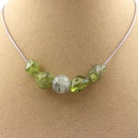 Steine Und Mineralien. Peridot Perlen Halskette Aus Myanmar (Birma) + Prehnit