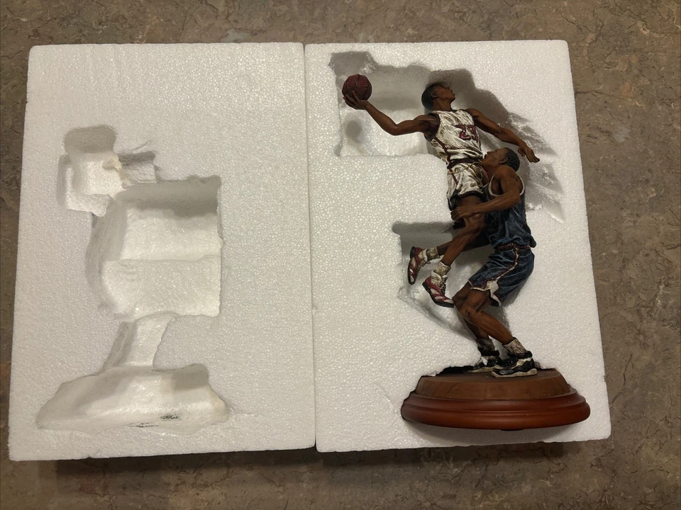 Nuevo en caja #23 y #8 1998 HOOP SHOTS Over The Top figura de baloncesto de colección primera edición Foto 2 de 4