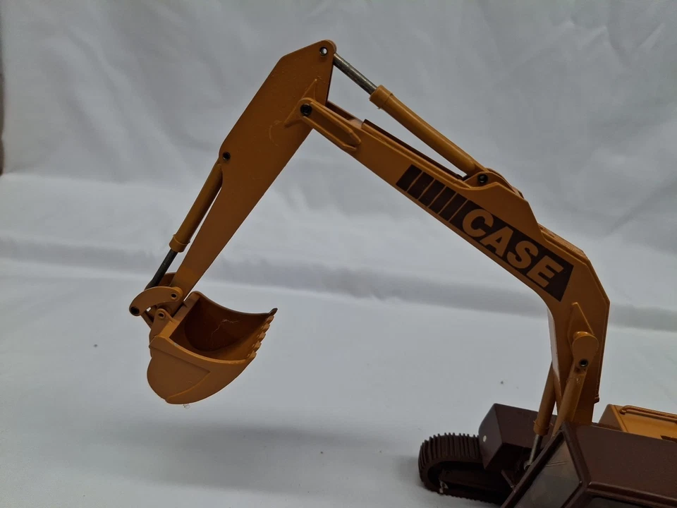 Case 125B Excavator Diecast 1:35 Scale by Conrad #2965 - Image 4 of 4