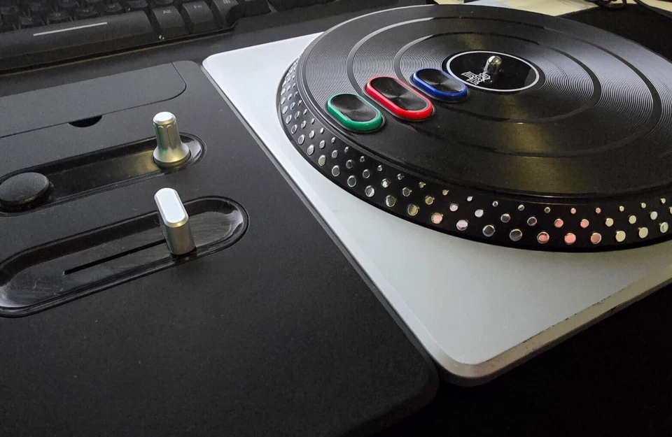 DJ Hero Turntable Controller Xbox360 model 95849.809 *FOR PARTS REPAIR* - Image 2 of 4