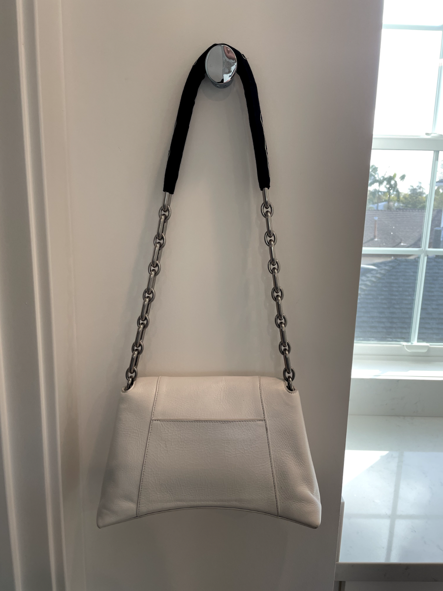 Balenciaga 796127T33301000 関税送料込 AUTHENTIC Balenciaga Downtown Small Shoulder Bag w/ Chain