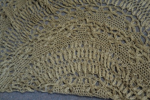 Vintage 1960’s Handmade Fine Handmade Crochet Lace Tablecloth 30" Round - Picture 6 of 6