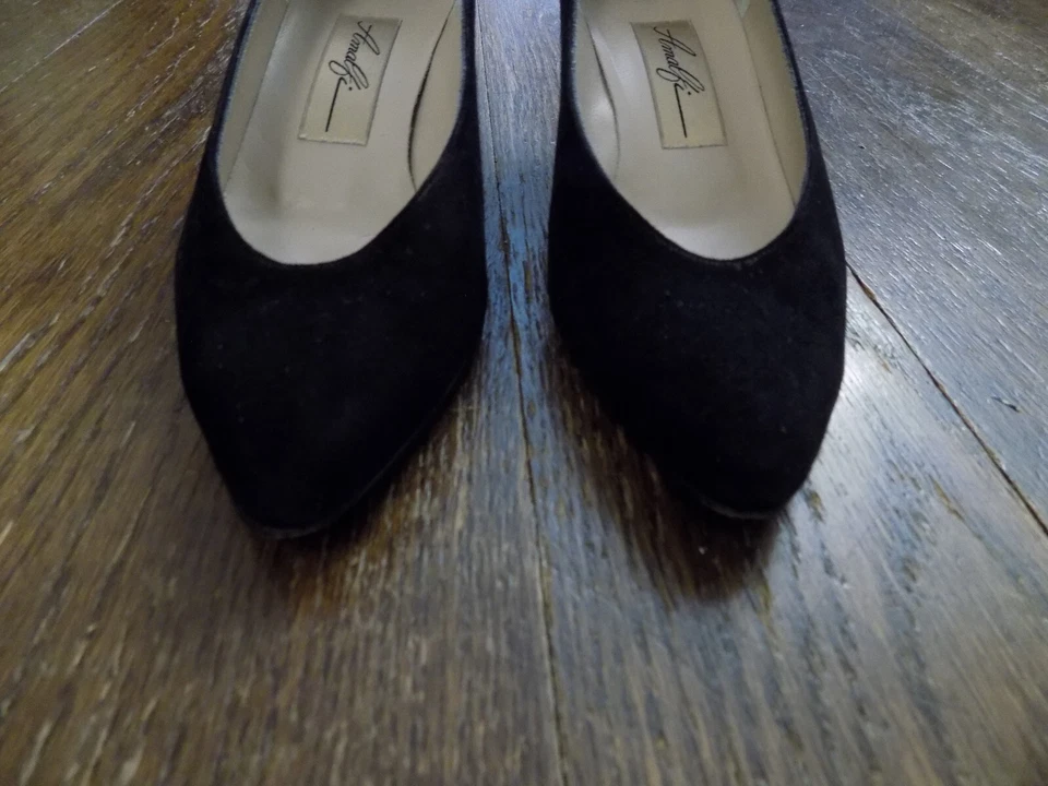 Vtg Classic Pumps Amalfi Susan 2" Heels Black Suede Sz 5 Made In Italy Timeless! - Image 3 of 4